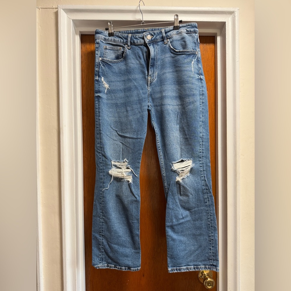Stylish Blue Distressed Women's Straight Leg Jeans